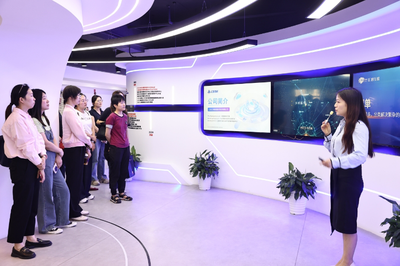 智能科技賦能傳播新路徑 2025新華智媒研修班學(xué)員實(shí)地探訪科技企業(yè)